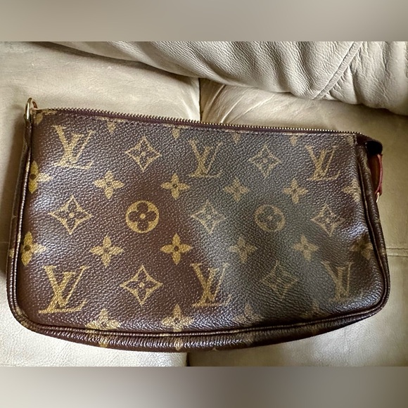 Authentic LV Pochette accessories - Picture 1 of 8